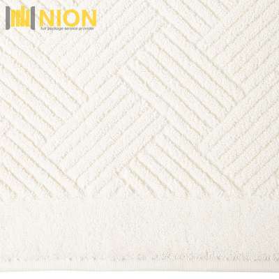 Egyptian Cotton Fiber Jacquard Bath Towels Classical Design for Luxury Home Use